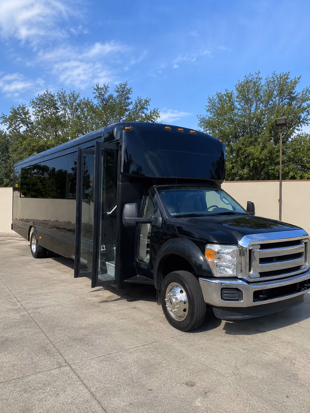 peabody 20 passenger party bus