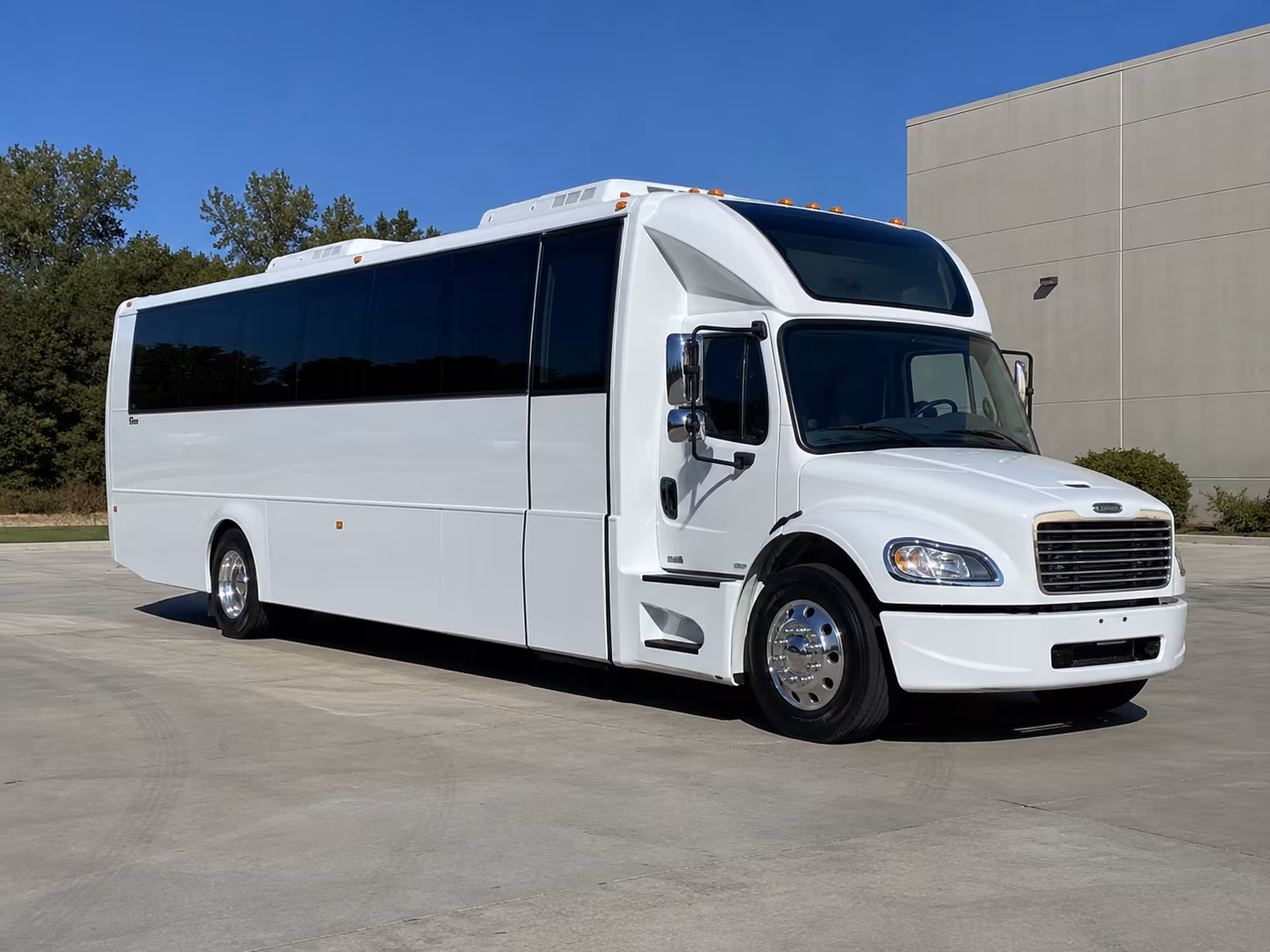 peabody 28 passenger party bus